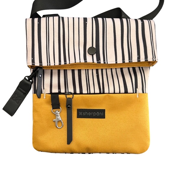 Sherpani Pica RFID MultI Pocket Crossbody Shoulder Bag - Picture 2 of 11